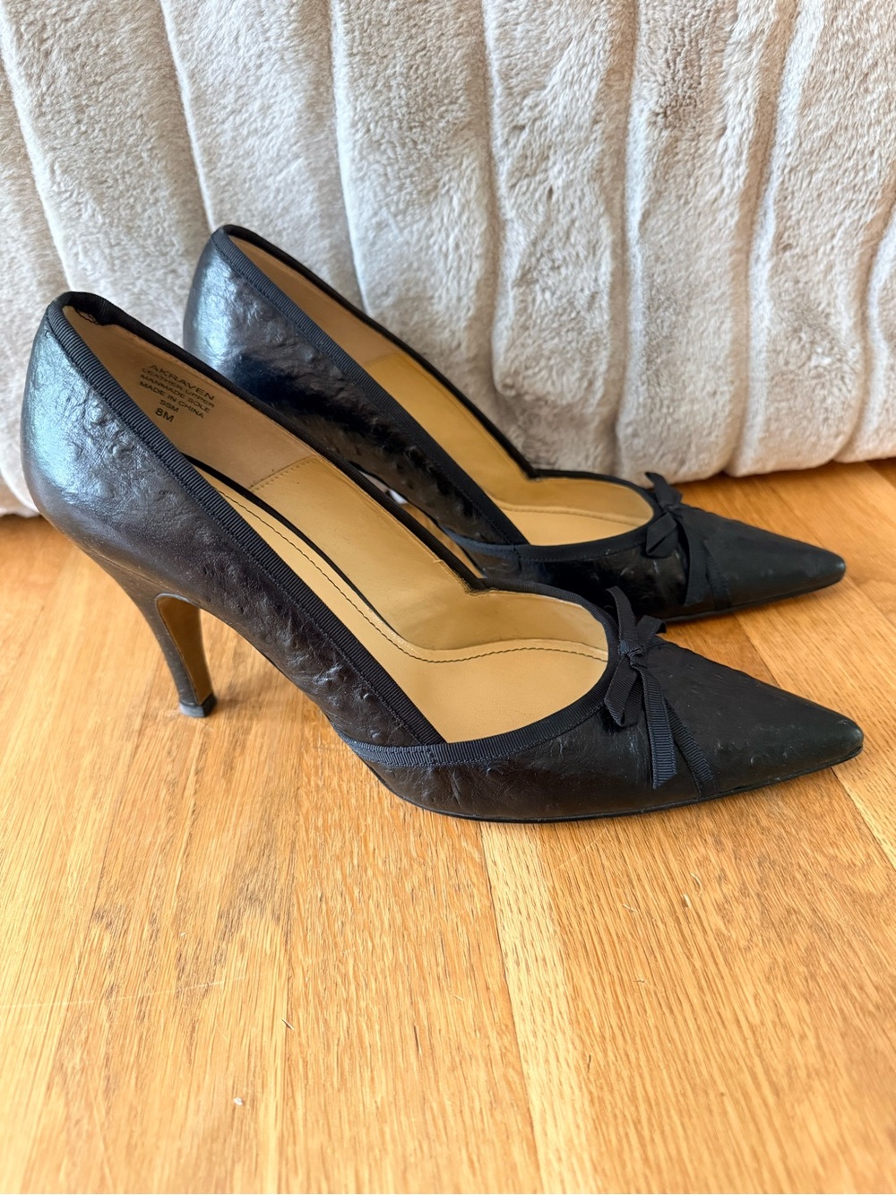 Anne Klein Black Pointed-Toe Bow Heels